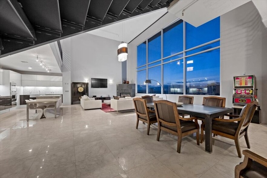 More Photos Of 900 S Las Vegas Blvd, Las Vegas Apartments For Sale