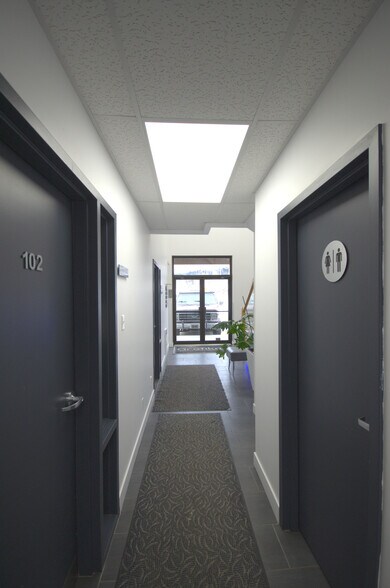 More Photos Of 2 Rue De L'usine, Baie-Saint-Paul General Retail For Sale