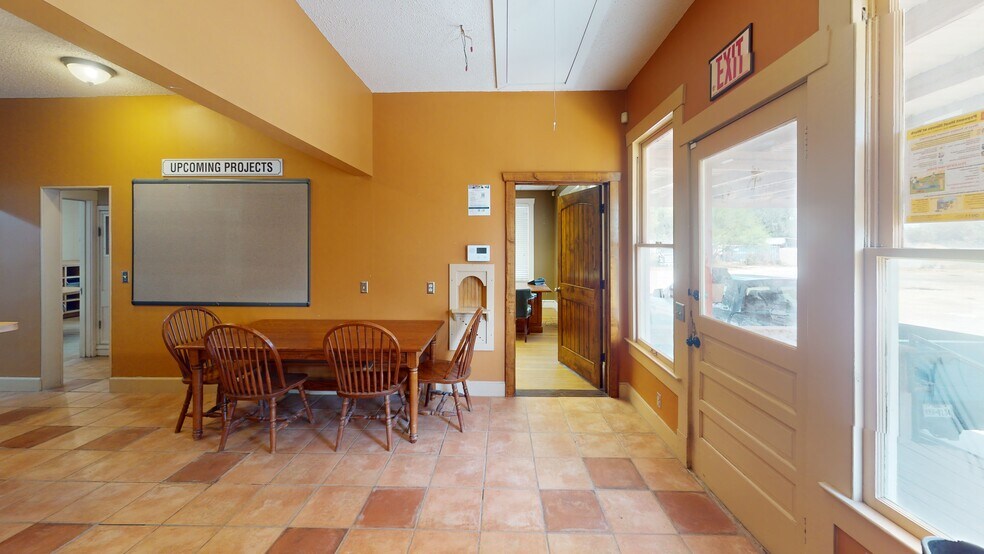 More Photos Of 18833 Redland Rd, San Antonio Light Distribution For Lease