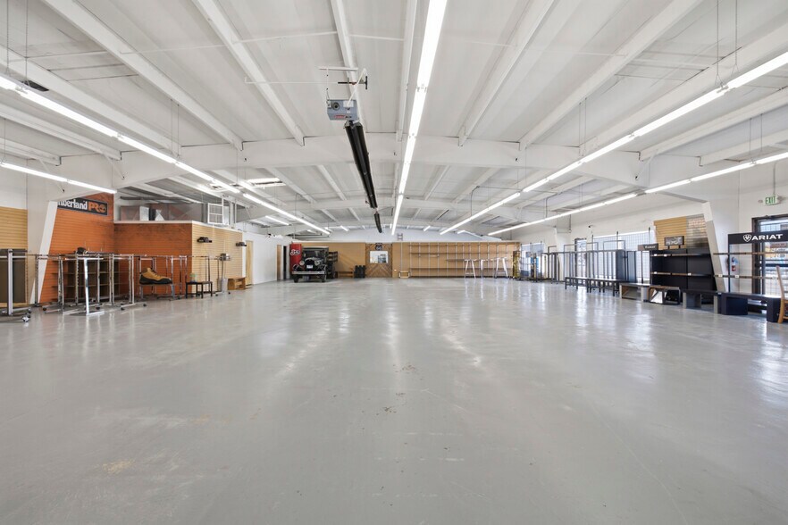 More Photos Of 2015-2017 2nd Ave, Greeley Warehouse For Sale