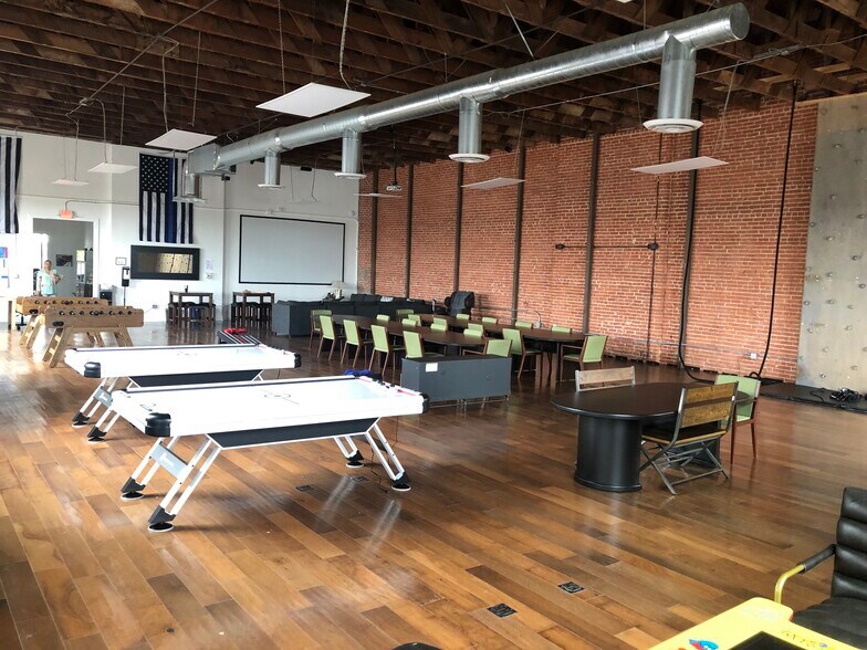 More Photos Of 124 N Townsend Ave, Los Angeles Loft Creative Space For Sale