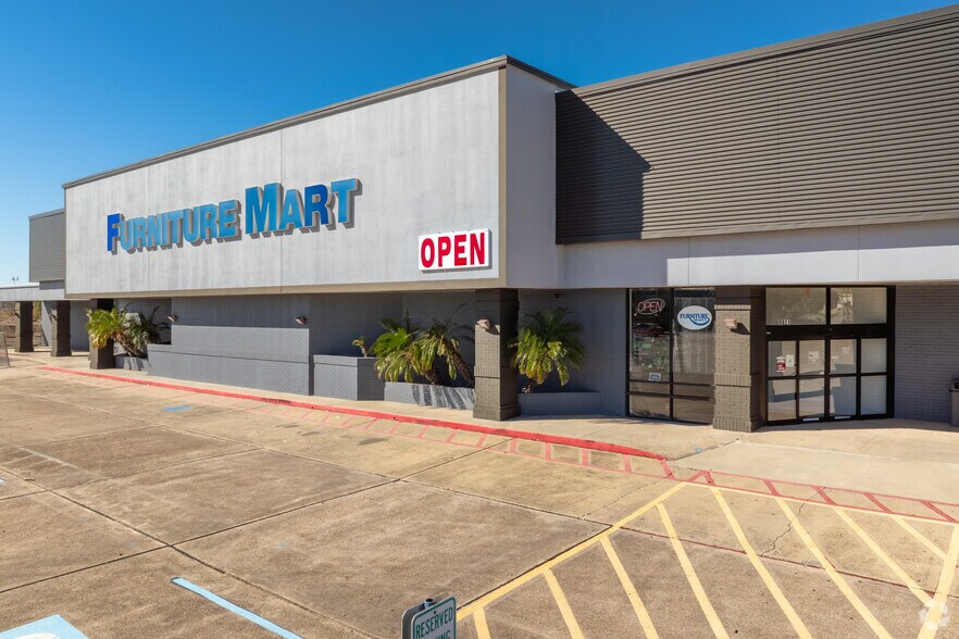 More Photos Of 9921 I-10 Service Rd, New Orleans Freestanding For Lease
