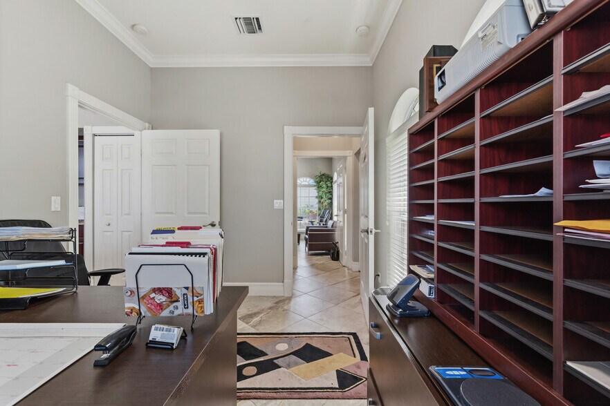 More Photos Of 3193 SE Dixie Hwy, Stuart Office For Sale