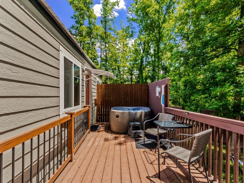 More Photos Of 127 Deer Hill Ln, Weaverville Specialty For Sale
