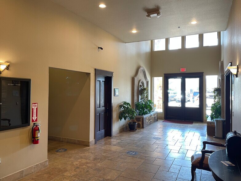 More Photos Of 66 Gruene Park Dr, New Braunfels Medical For Lease