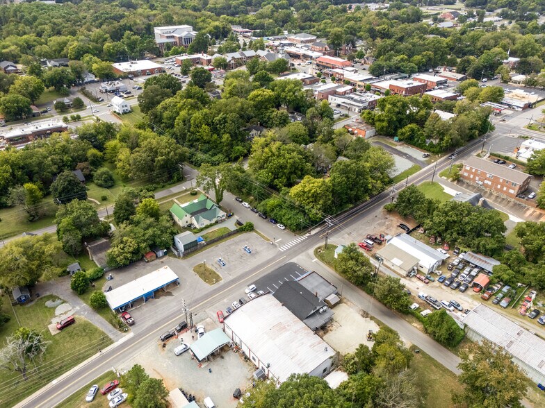 More Photos Of 121 Thompson St, Pittsboro Freestanding For Lease