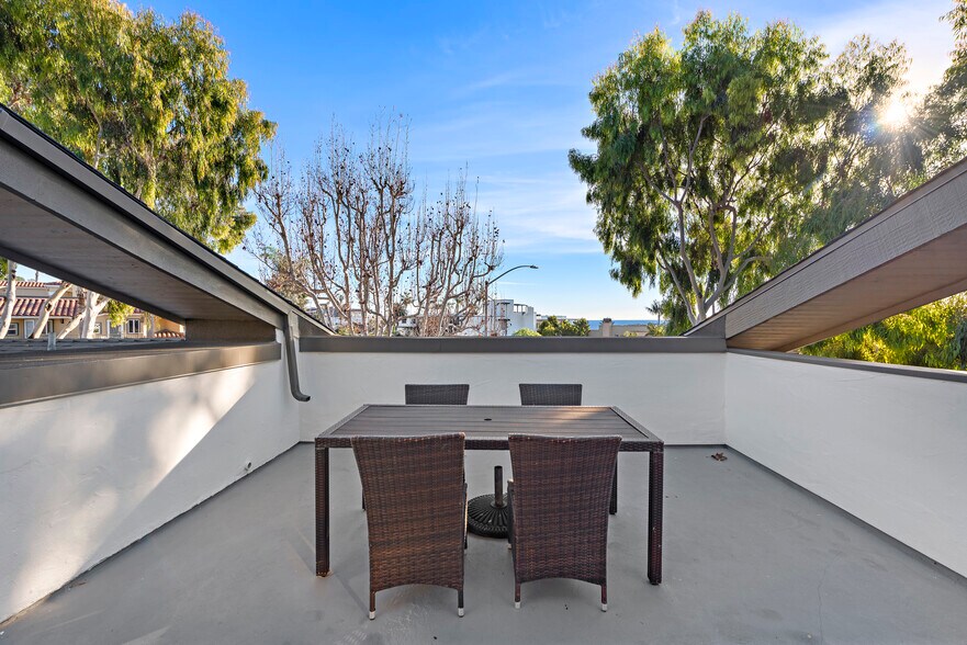 More Photos Of 1590 S Coast Hwy, Laguna Beach Storefront Retail Office For Sale