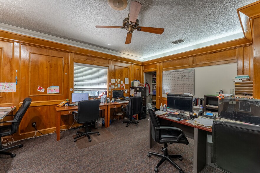 More Photos Of 2003 Medical Pky, San Marcos Medical For Sale