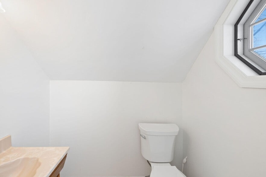 More Photos Of 15 Simpson Ln, Falmouth Office For Sale