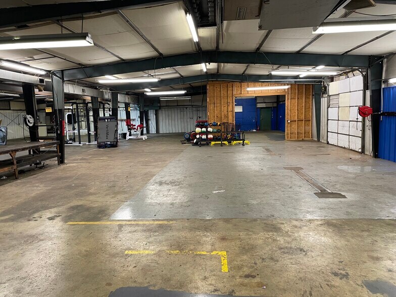 More Photos Of 403 Highway 183, Piedmont Light Manufacturing For Lease