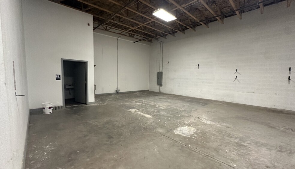 More Photos Of 300 N Pasadena St, Gilbert Warehouse For Lease