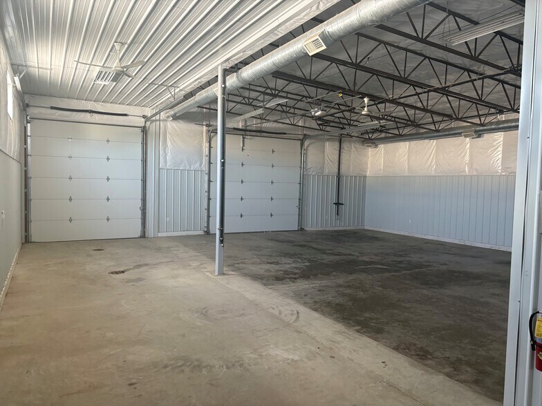 More Photos Of 1698 E Davis Dr, Terre Haute Warehouse For Lease