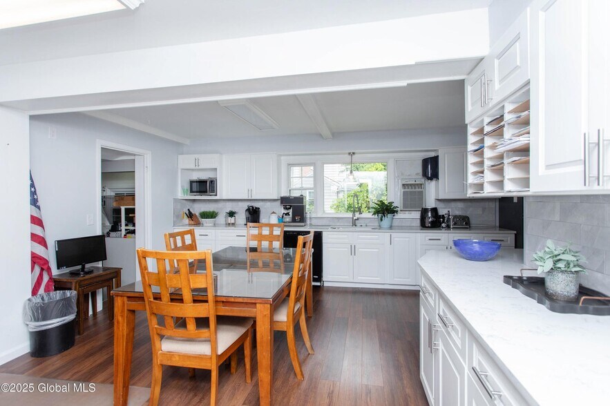 More Photos Of 205 Delaware Ave, Delmar Loft Creative Space For Lease