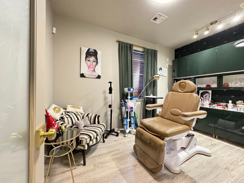 More Photos Of 542-544 N 5th Ave, Sequim Medical For Sale