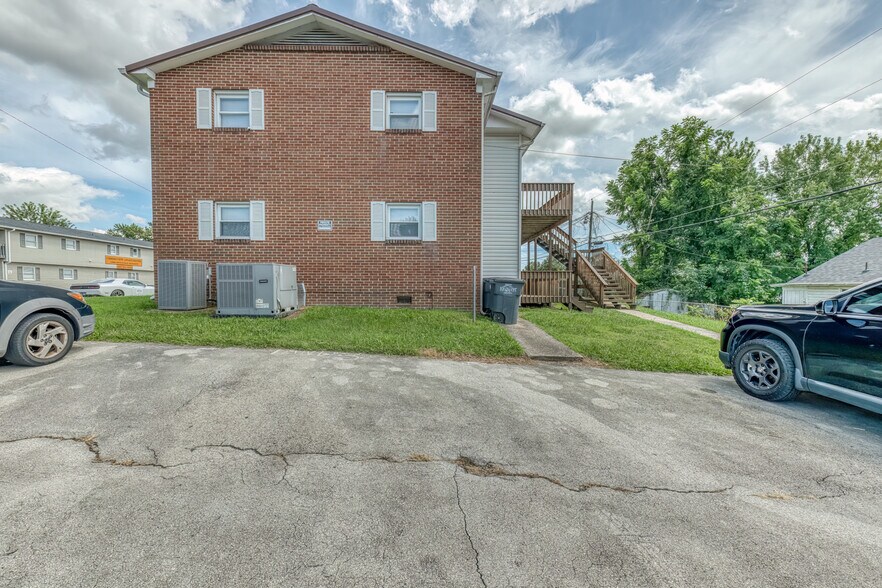 More Photos Of 1300 Holyoke St, Kingsport Apartments For Sale