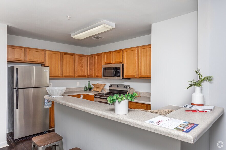 More Photos Of 102 University Dr, Carrollton Apartments For Sale