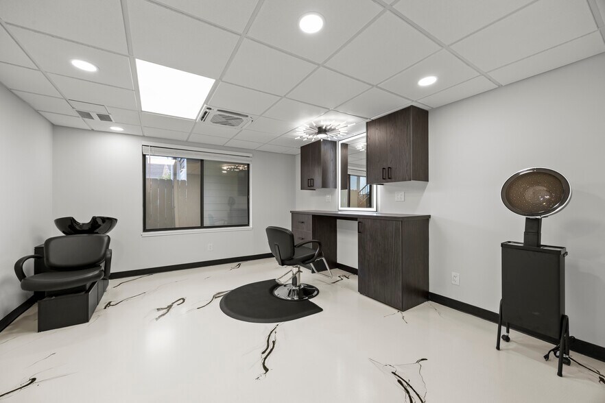 More Photos Of 4588 Kenny Rd, Columbus Storefront Retail Office For Sale