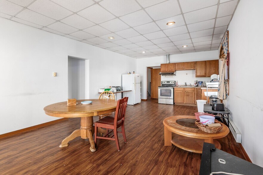 More Photos Of 10 S Park St, Mansfield Storefront Retail Residential For Sale