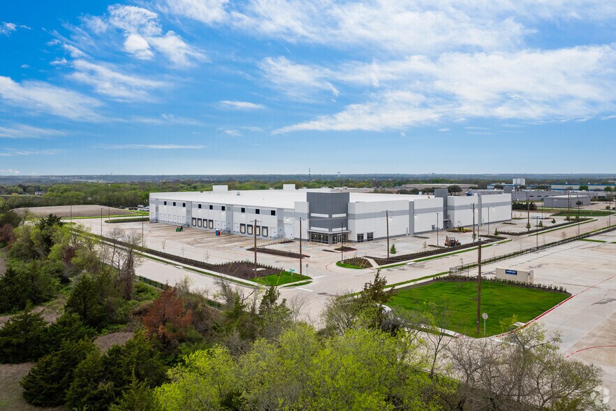 More Photos Of 2201 E Longhorn Dr, Lancaster Distribution For Lease