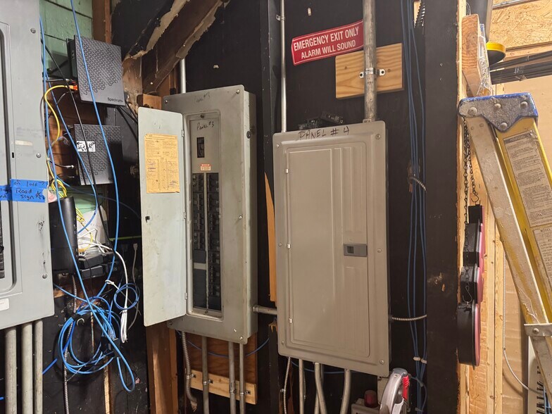 More Photos Of 32400 Geneva Rd, Salem General Retail For Sale