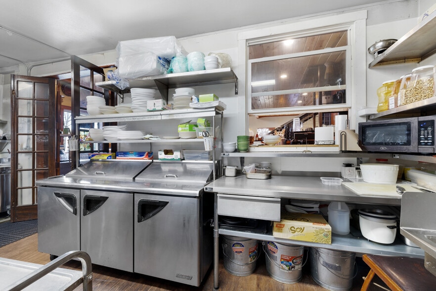 More Photos Of 111 W Bell St, Sequim Hotel For Sale