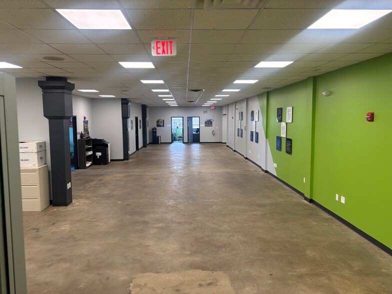 More Photos Of 360 Highland Rd E, Macedonia Office For Sale