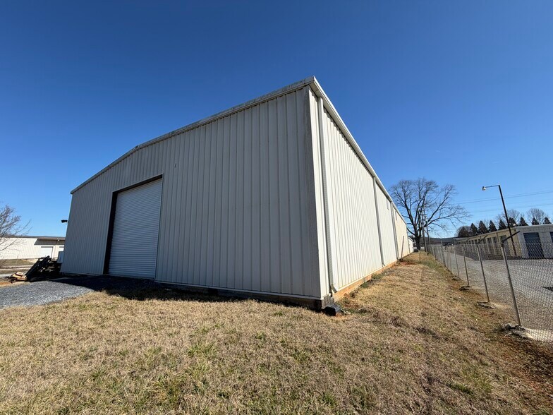 More Photos Of 1865 US 41 Hwy SW, Calhoun Industrial For Lease