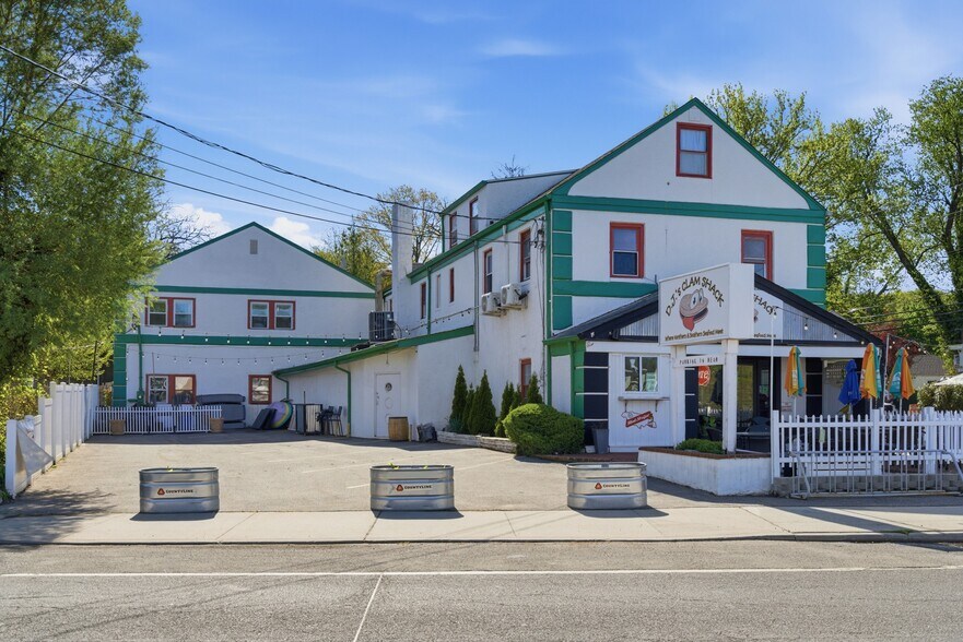 Primary Photo Of 134 New York Ave, Huntington Storefront Retail Office For Sale
