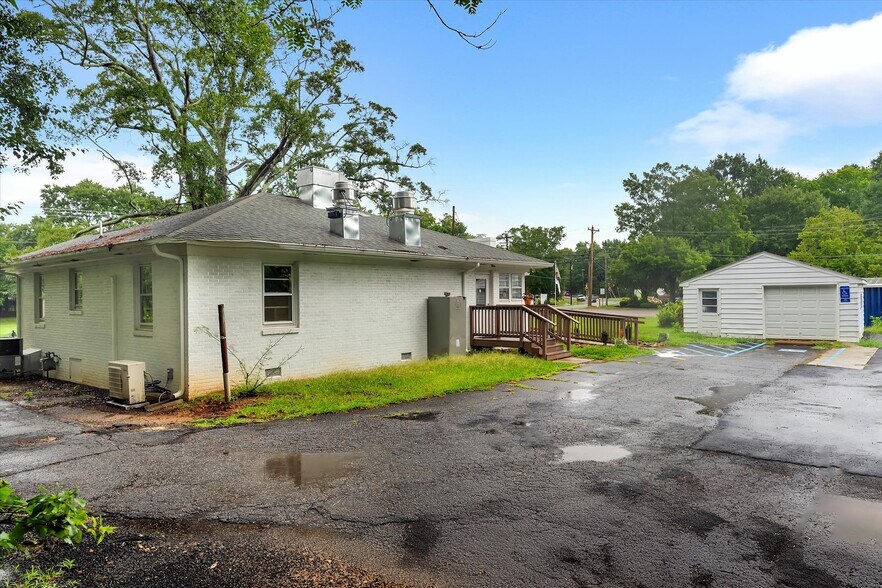 More Photos Of 323 W Georgia Rd, Simpsonville Restaurant For Lease