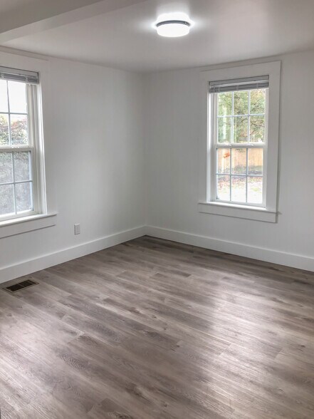 More Photos Of 55 Main St, Garden City Office Residential For Sale