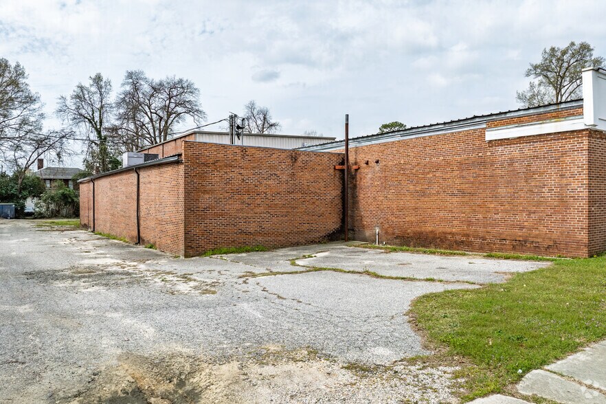 More Photos Of 211 W Cronly St, Laurinburg Office For Sale