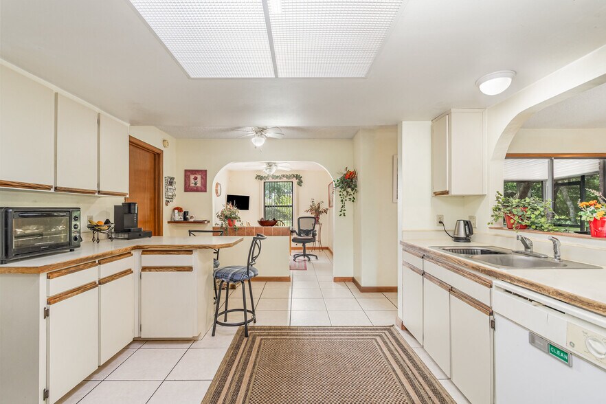 More Photos Of 155 11th Ave, Osteen Specialty For Sale