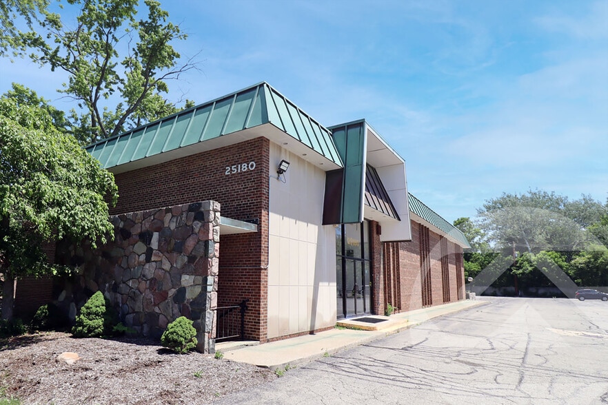 More Photos Of 25180 Lahser Rd, Southfield Business Park For Sale