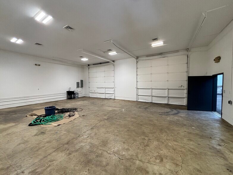 More Photos Of 446 McClaine St, Silverton Warehouse For Lease