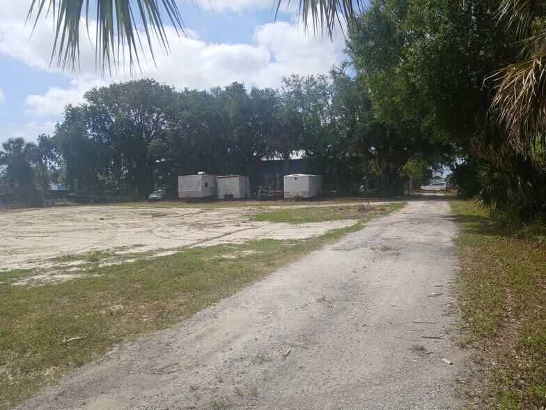 More Photos Of 2156 W King St, Cocoa Service For Sale