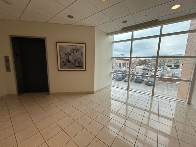 More Photos Of 1725 N McGovern St, Highland Park Medical For Lease
