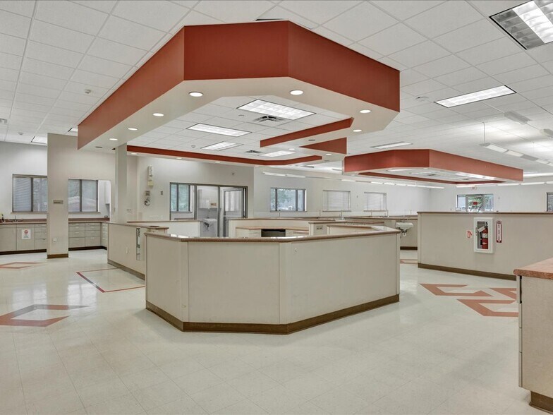 More Photos Of 700 S John Redditt Dr, Lufkin Medical For Lease