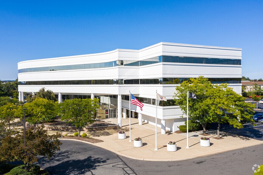 619 River Dr, Elmwood Park, NJ 07407 Office