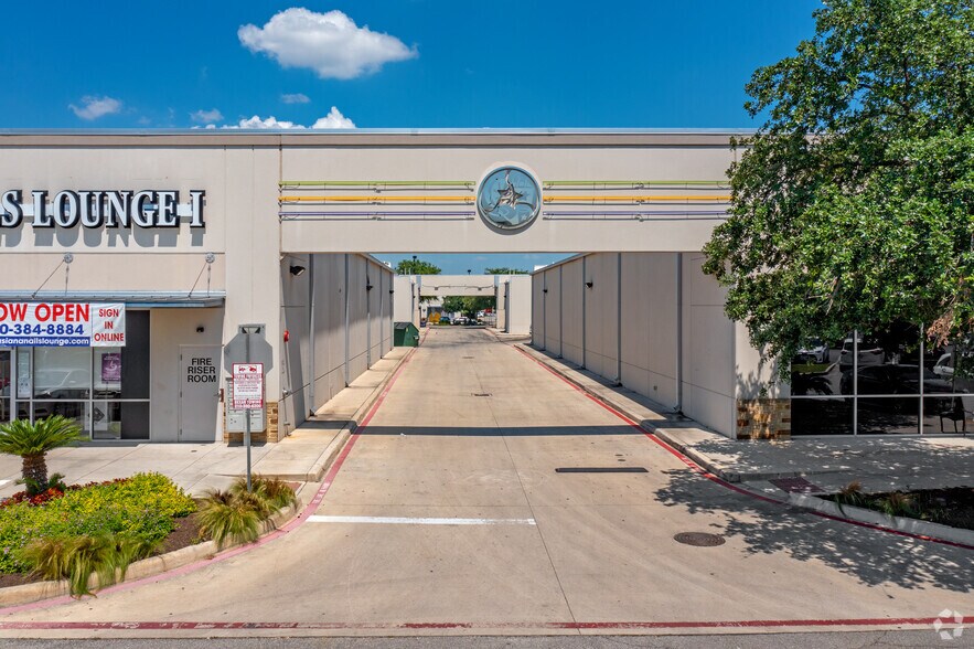 More Photos Of NW Loop 410 @ Blanco Rd, San Antonio Unknown For Lease