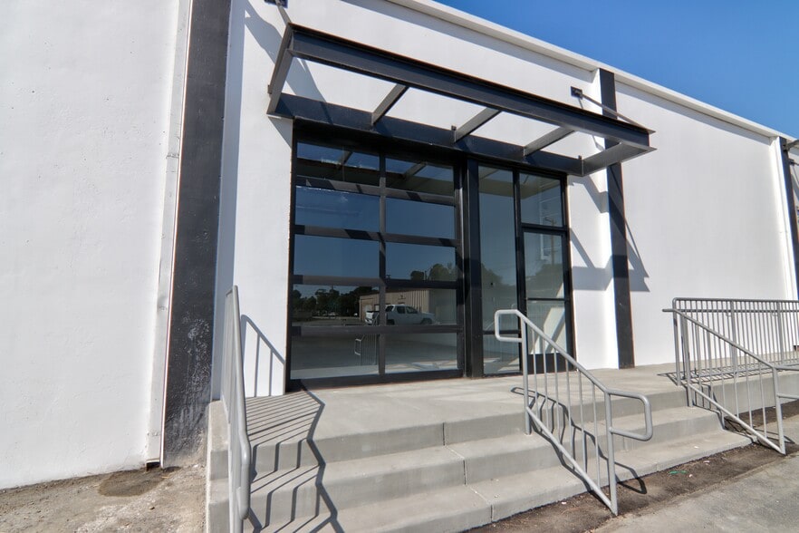 More Photos Of 3860 E Main St, Ventura Freestanding For Lease