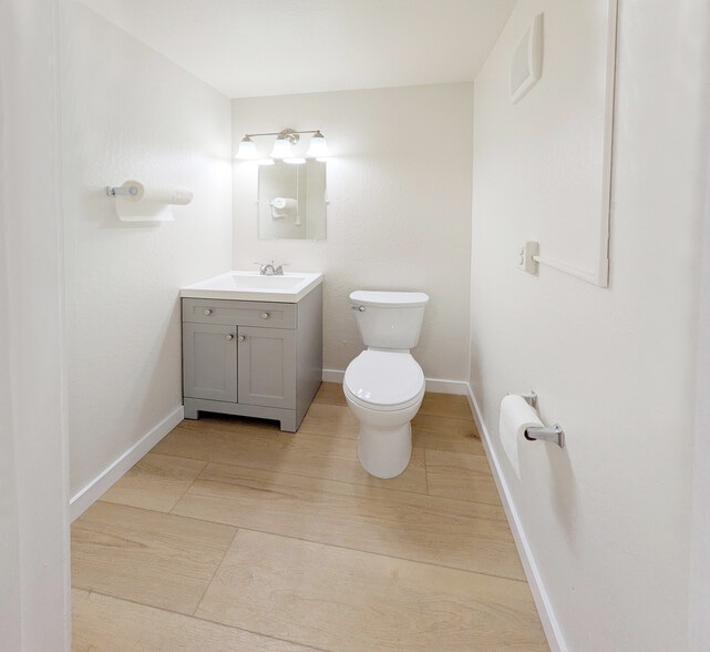 More Photos Of 2974-2980 College Ave, Berkeley Apartments For Lease