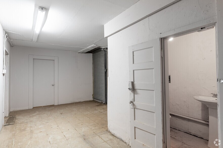 More Photos Of 605-607 S 605 & 607 S Stanton St, El Paso General Retail For Sale