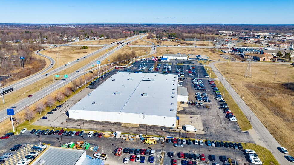 More Photos Of 825 Leona St, Elyria Warehouse For Lease