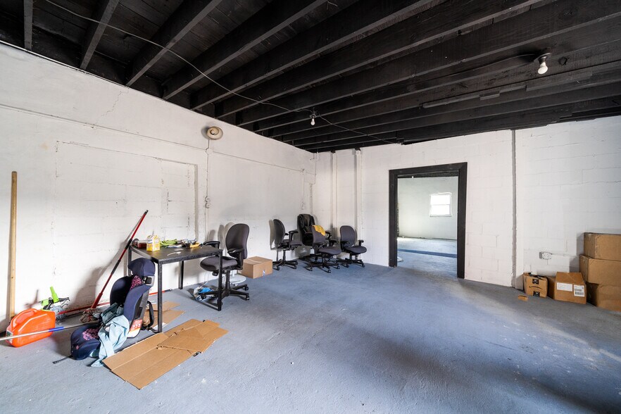 910 Rev S Howard Woodson Jr Way, Trenton, NJ 08638 Auto Dealership