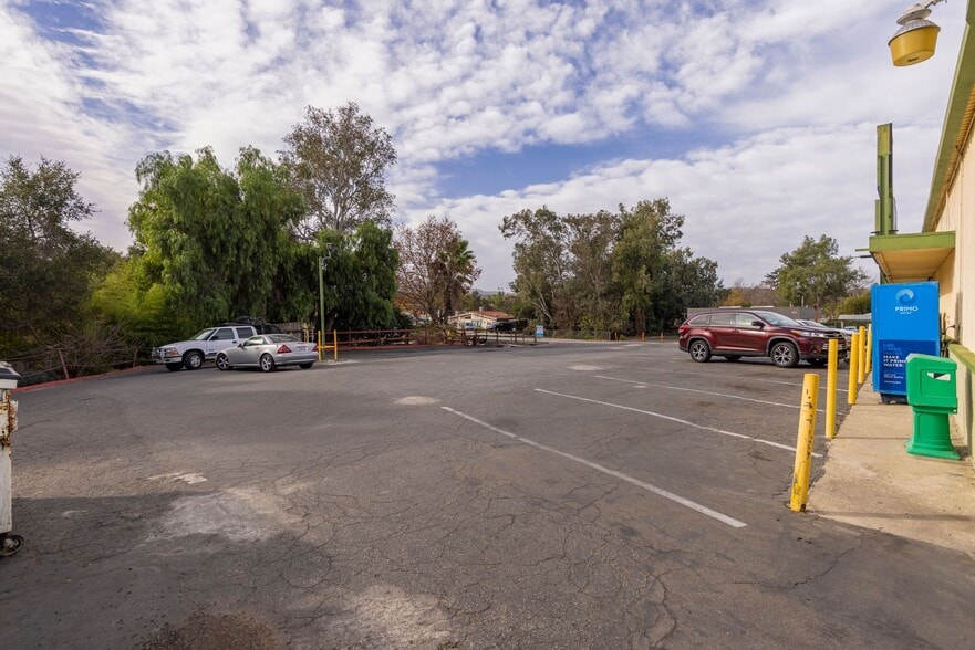 More Photos Of 690 N Ventura Ave, Oak View General Retail For Sale