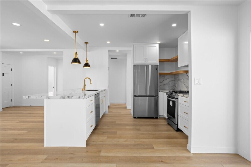 More Photos Of 2218 24th St, Santa Monica Apartments For Sale