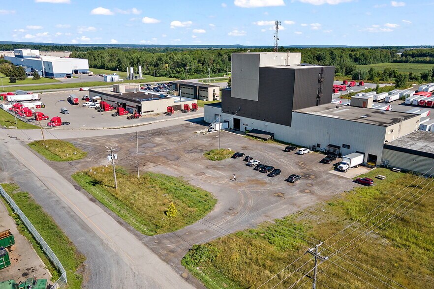 More Photos Of 35-75 Rue De L'acier, Coteau-du-lac Manufacturing For Sale