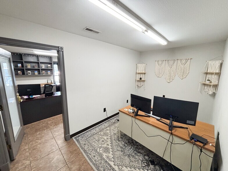 More Photos Of 2012 N Michael Ln, Nixa Warehouse For Sale