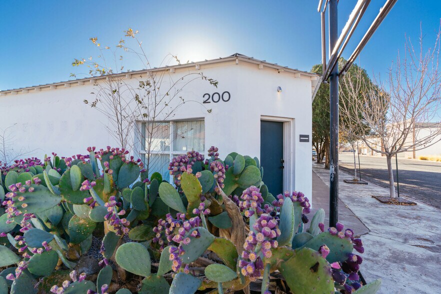 More Photos Of 200 E San Antonio St, Marfa Storefront Retail Residential For Sale