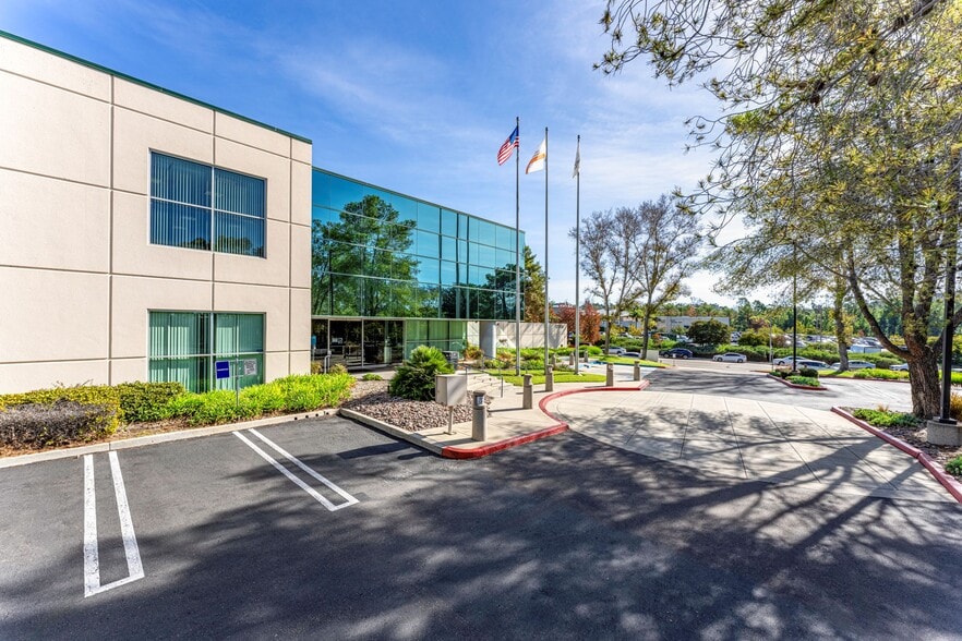 More Photos Of 17066 Goldentop Rd, San Diego Research And Development For Sale